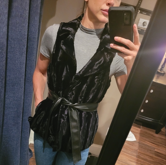 International Concepts Velvet Black Vest - Picture 1 of 7